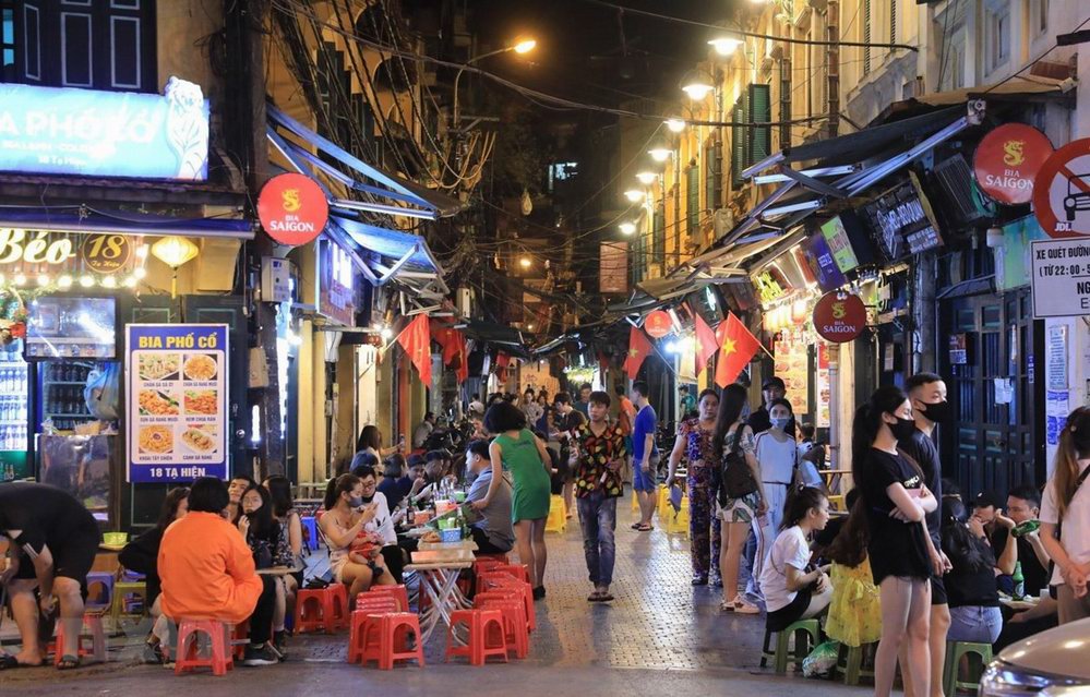 Hanoi backpackers streets - the east-west symphony in Hanoi