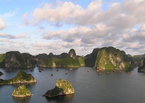 Sung Sot area in Halong bay