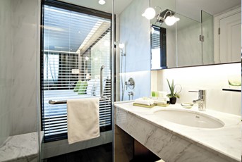 Movenpick hotel bathroom