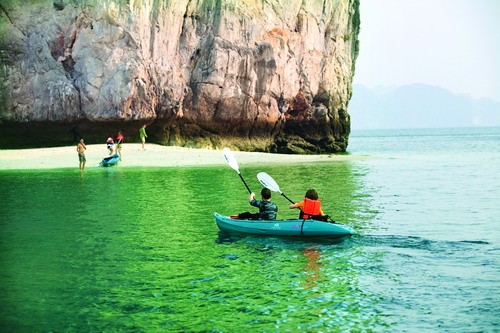 Paradise cruise Halong bay - Kayaking