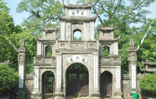 Pagoda gate in Chua Huong pagoda