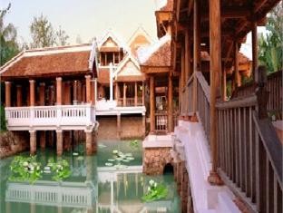 Hotel Exterior 2