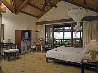 Deluxe Beachfront Villa Bedroom