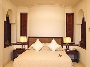 Sunrise Club Suite