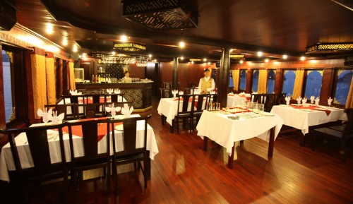 Restaurant on the phoenix cruise