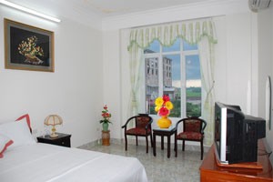 Yen Nhi Hotel room