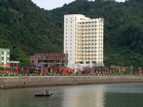 Cat Ba Holiday View Hotel