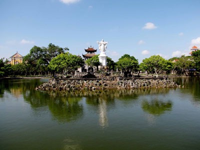 Ninh Binh Phat Diem churh 2
