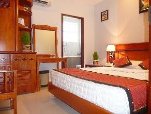 Duc Vuong Hotel standard room