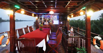 Dining room of Le Cochinchine cruise