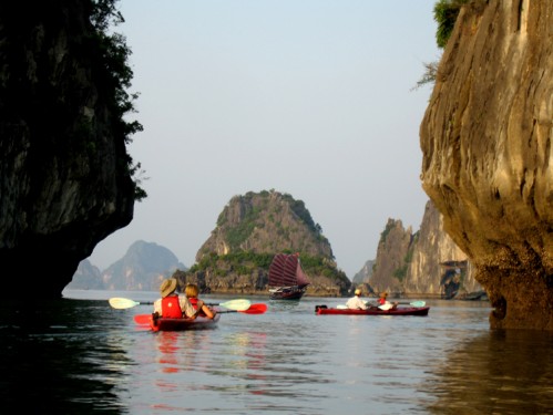kayaking in Halong bay