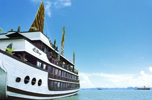 Bhaya cruise in Halong bay