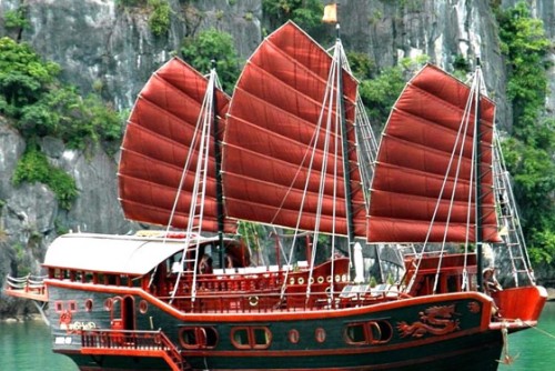 Red dragon cruise Halong bay