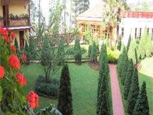 Victoria Hotel in Sapa garden