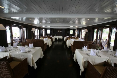 Restaurant on Bhaya cruise
