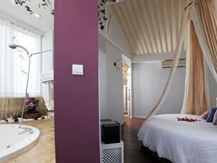 Honeymoon Suite 1